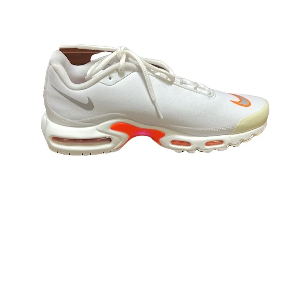 Nike Air Max Plus TN SE Big Logo White Silver Sneakers Size 8